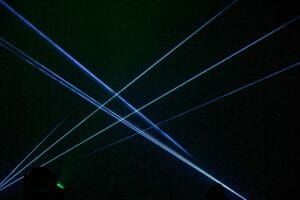 レーザー光線で壊れる？スマホ故障の被害が相次ぐのは本当か