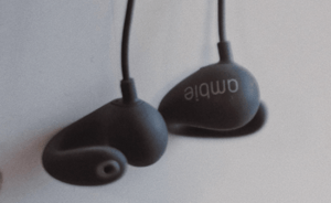 0.6→2.2万！耳をふさがないイヤホンさっそく転売へ。メルカリvsヤフオクへ