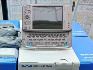 スマホの先駆者「W-ZERO3」未使用品がアキバのショップに流れる！