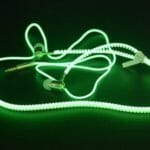 音聞きを自己主張したい。ファスナー式グロー発光イヤホンは3コインで購入可