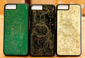 路線図を電子基板風にデザインしたスマホケースが人気？