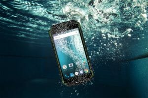 OUKITEL K10000MAXが近日登場。IP68防水、タフネス、大型フラッシュライトなどアウトドア仕様に