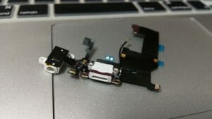 【コラム】Lightning（メス）は片面端子と両面端子が存在。そして端子を破壊するケーブルも