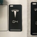 テスラスマホが近日発表？ベゼルレスノッチやデュアルカメラを確認