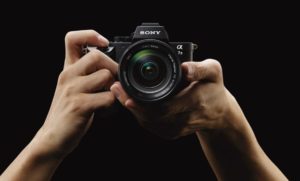 【カメラ】キヤノン、ニコンともに惨敗のフルサイズ戦争この1年